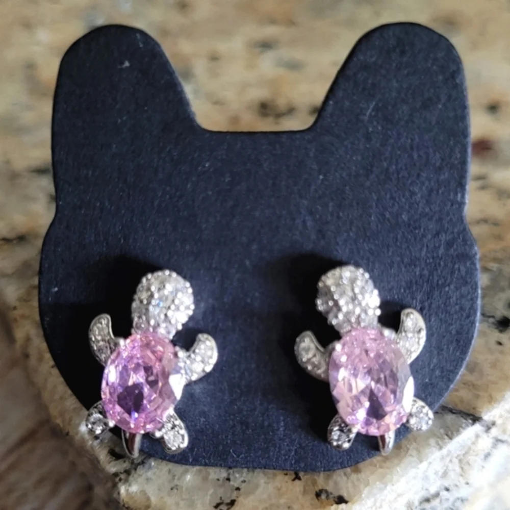 Pink Sea Turtle Stud Earrings 🐢✨️ - Picture 4 of 7